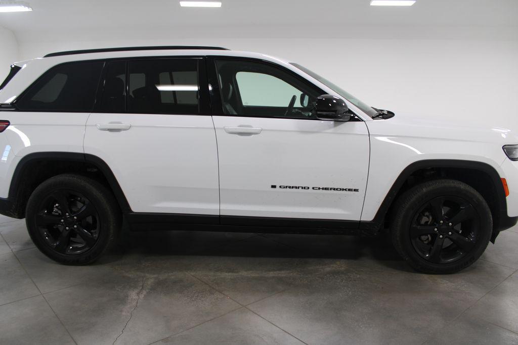 used 2024 Jeep Grand Cherokee car, priced at $32,298