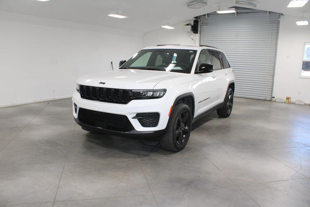 used 2024 Jeep Grand Cherokee car, priced at $32,298