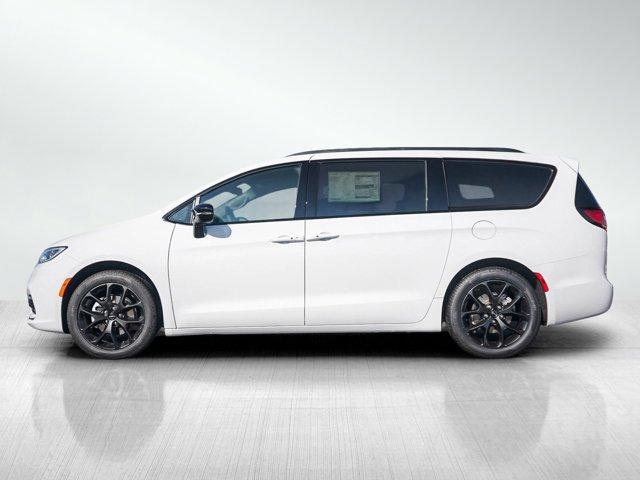 new 2024 Chrysler Pacifica car, priced at $37,899