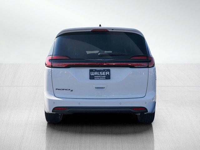 new 2024 Chrysler Pacifica car, priced at $37,899