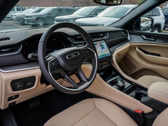 new 2025 Jeep Grand Cherokee car, priced at $42,599