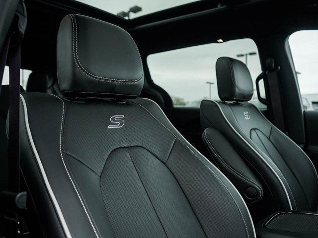 new 2025 Chrysler Pacifica Hybrid car, priced at $53,499