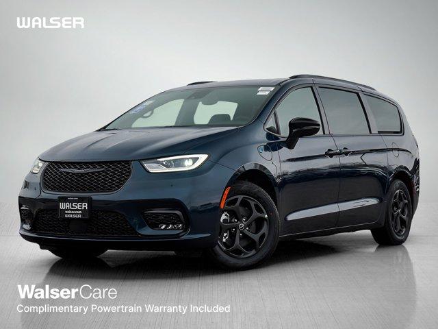 new 2025 Chrysler Pacifica Hybrid car, priced at $53,499