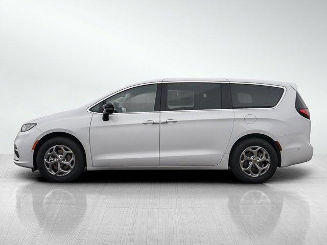 new 2024 Chrysler Pacifica car, priced at $45,620