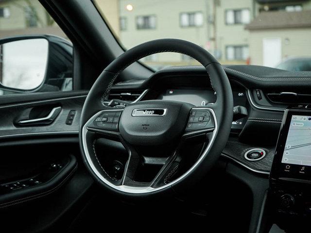 new 2025 Jeep Grand Cherokee car, priced at $46,000