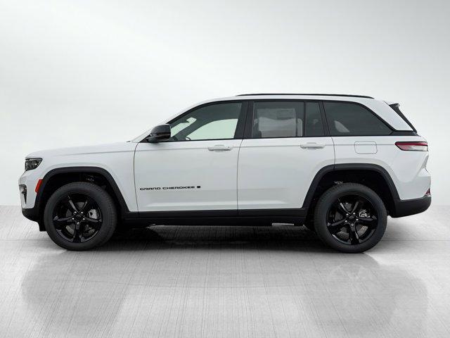 new 2025 Jeep Grand Cherokee car, priced at $46,000