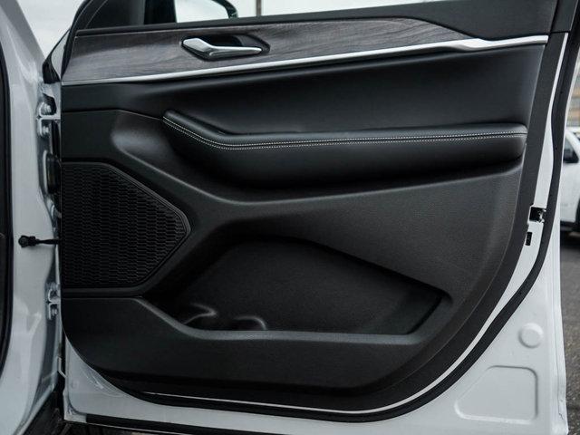 new 2025 Jeep Grand Cherokee car, priced at $46,000
