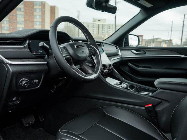 new 2025 Jeep Grand Cherokee car, priced at $46,000