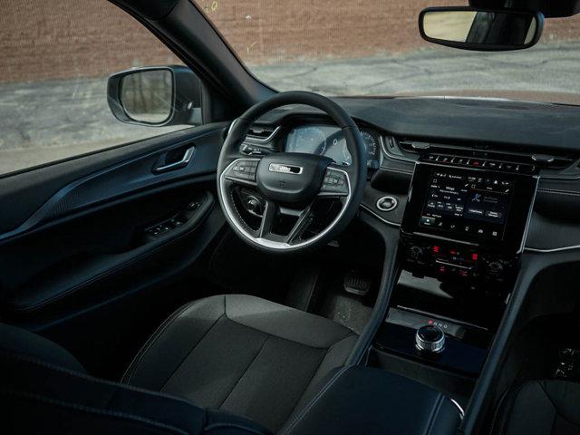 new 2025 Jeep Grand Cherokee car, priced at $39,549