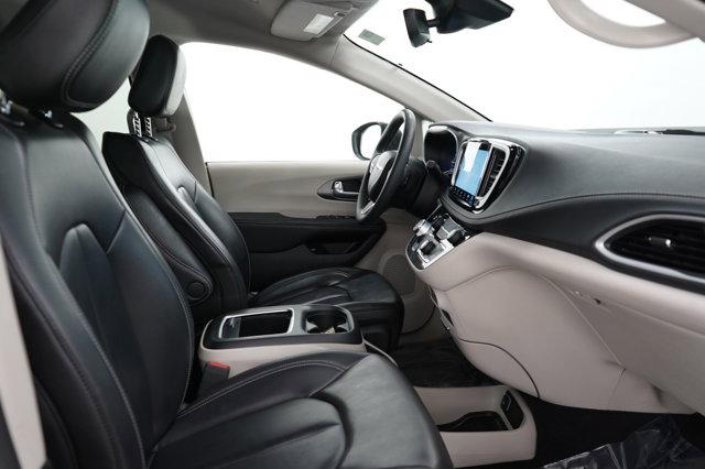 used 2023 Chrysler Pacifica Hybrid car, priced at $29,000