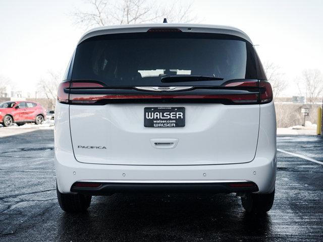 new 2024 Chrysler Pacifica car, priced at $39,699