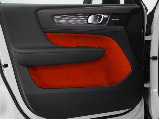 used 2019 Volvo XC40 car, priced at $24,998