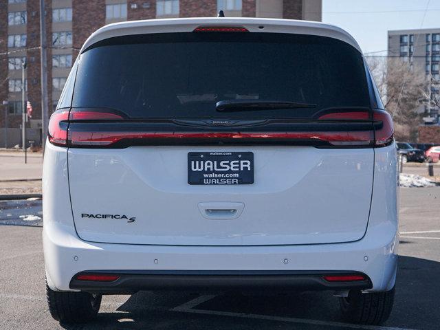 new 2024 Chrysler Pacifica car, priced at $41,449