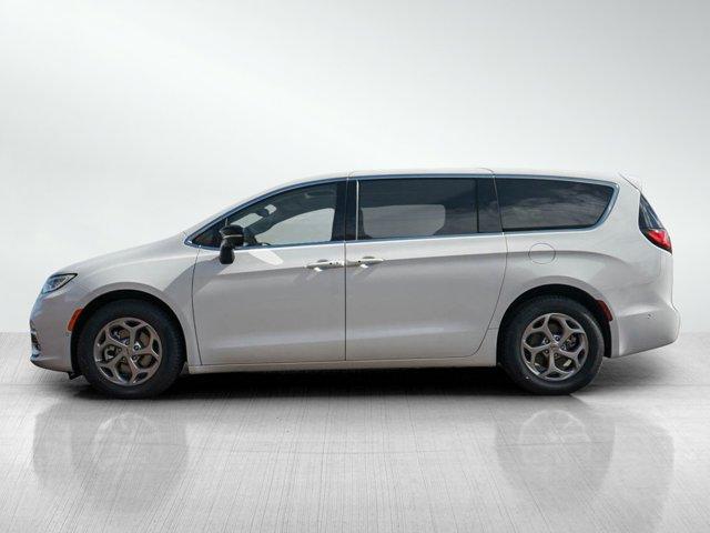 new 2024 Chrysler Pacifica car, priced at $43,699