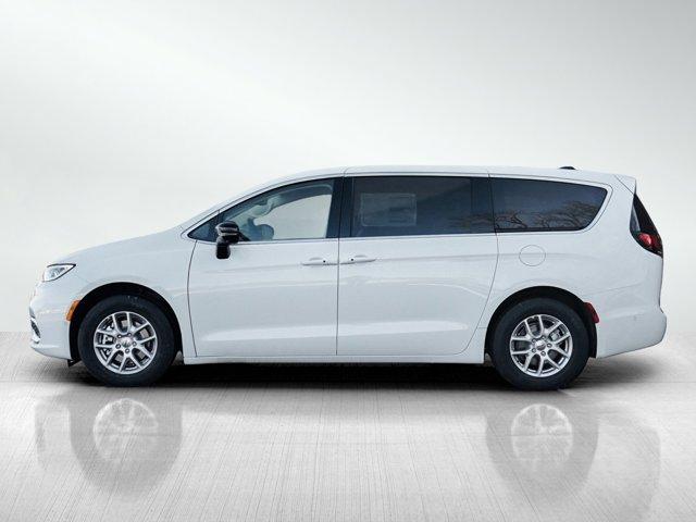 new 2024 Chrysler Pacifica car, priced at $41,049