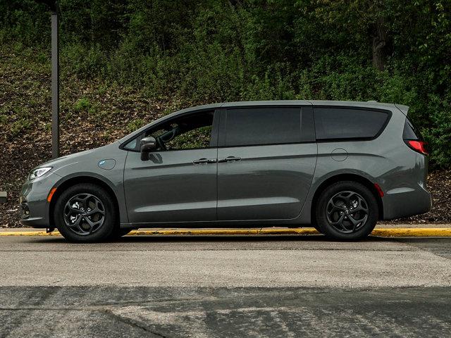 new 2022 Chrysler Pacifica car, priced at $48,748