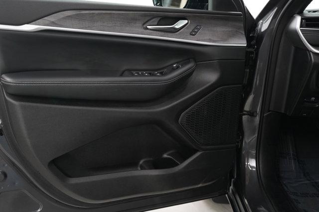 used 2024 Jeep Grand Cherokee car, priced at $39,998