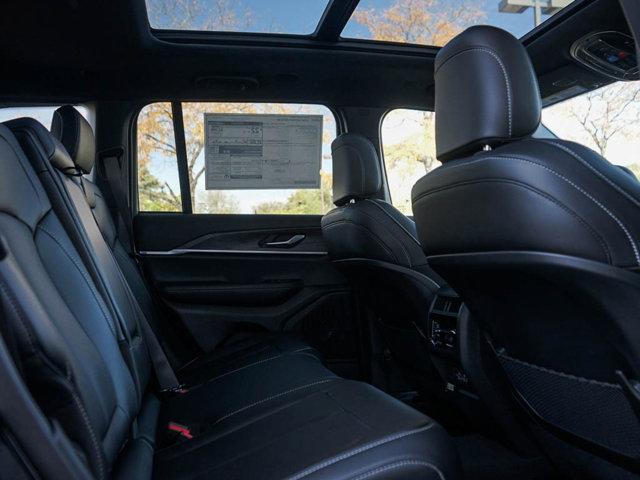new 2025 Jeep Grand Cherokee car, priced at $48,177
