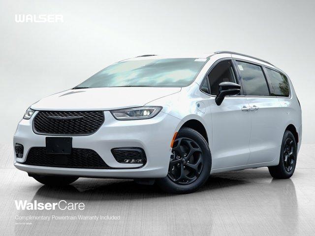 new 2024 Chrysler Pacifica Hybrid car, priced at $57,999