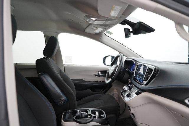 used 2021 Chrysler Pacifica car, priced at $27,998