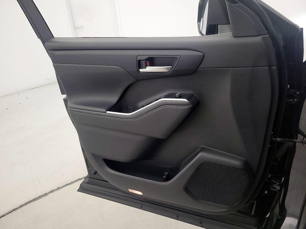 used 2020 Toyota Highlander car, priced at $35,998