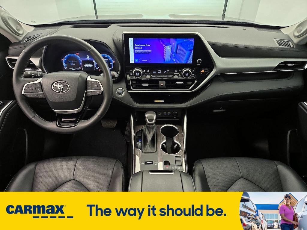 used 2023 Toyota Highlander car, priced at $45,998