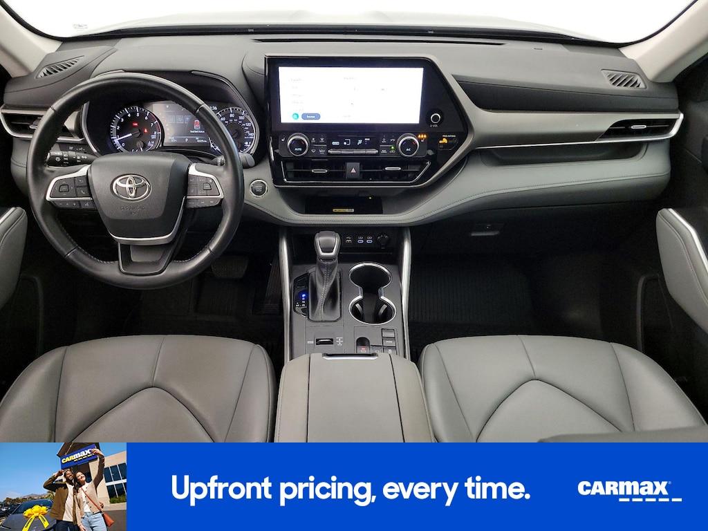used 2023 Toyota Highlander car, priced at $33,998