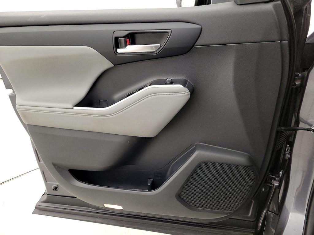 used 2023 Toyota Highlander car, priced at $33,998