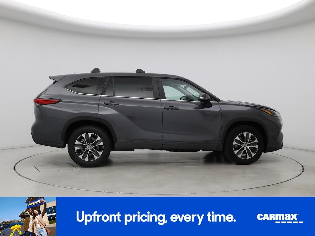 used 2023 Toyota Highlander car, priced at $33,998