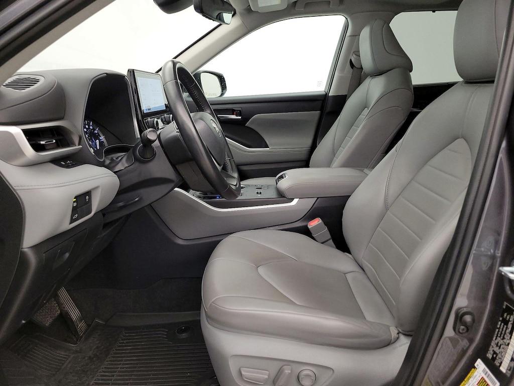 used 2023 Toyota Highlander car, priced at $33,998