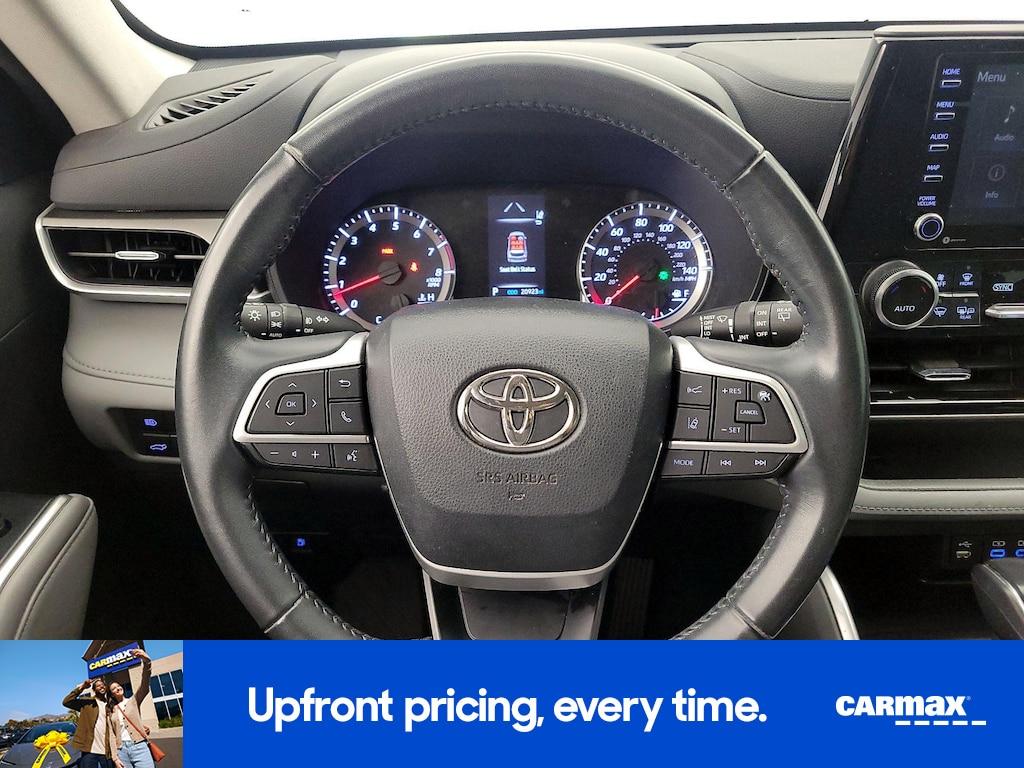 used 2022 Toyota Highlander car, priced at $32,998