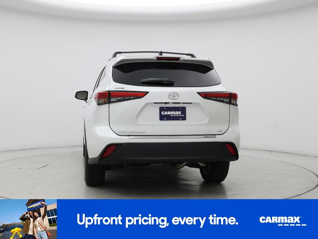 used 2022 Toyota Highlander car, priced at $32,998