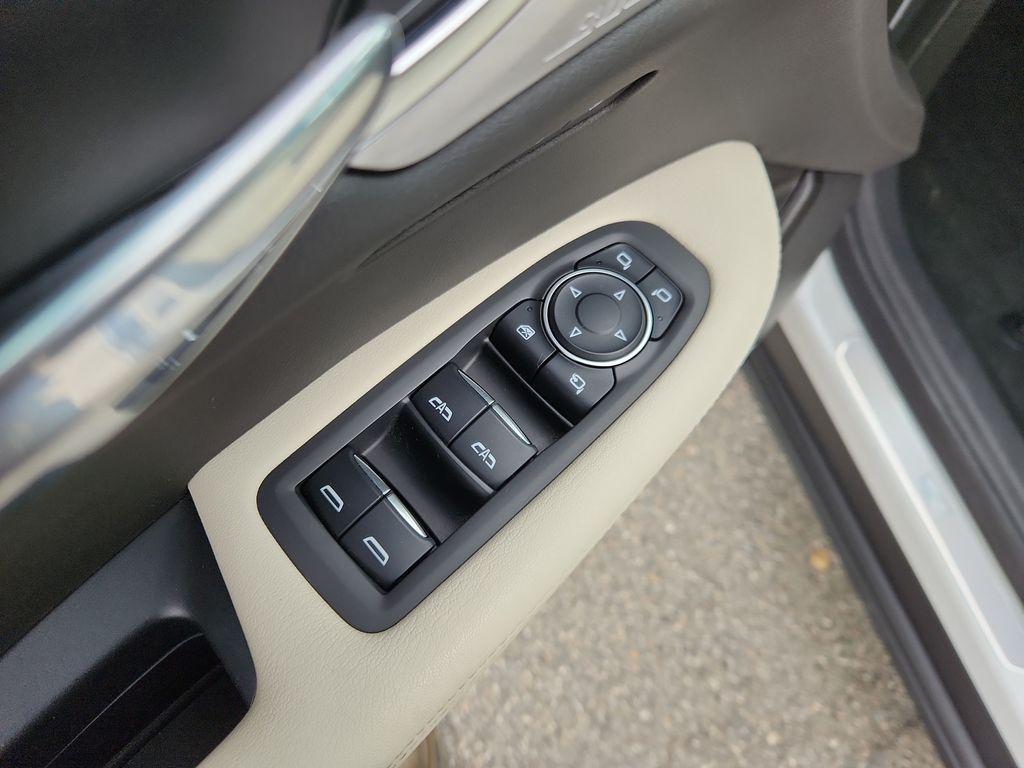 used 2022 Cadillac XT6 car, priced at $35,299