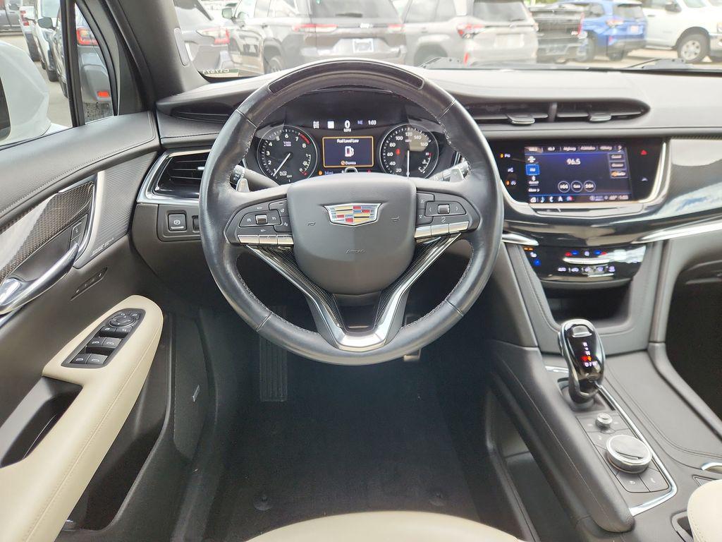 used 2022 Cadillac XT6 car, priced at $35,299
