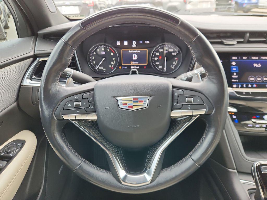 used 2022 Cadillac XT6 car, priced at $35,299