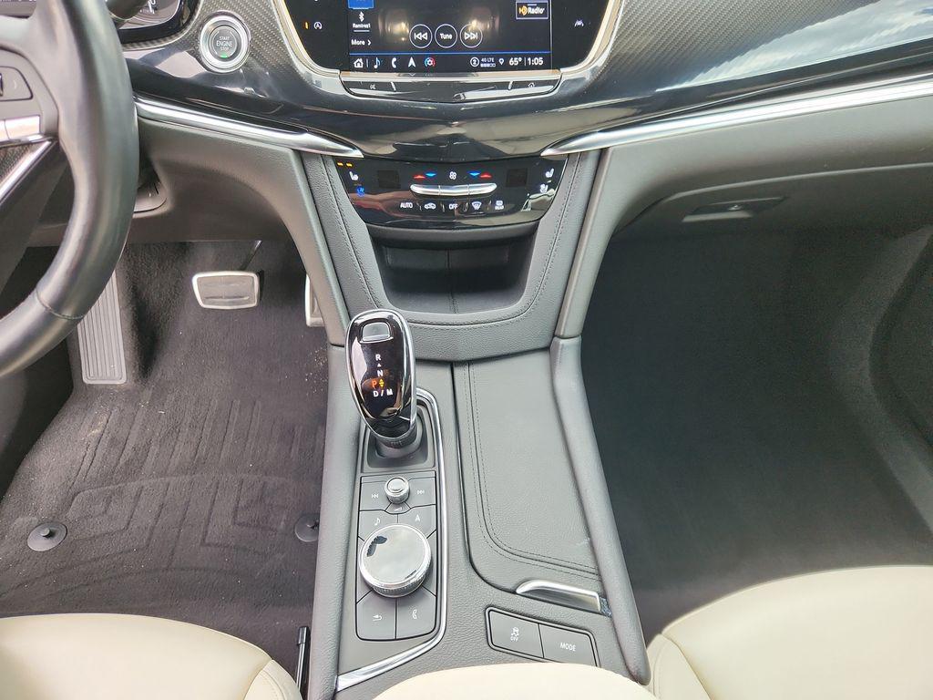 used 2022 Cadillac XT6 car, priced at $35,299