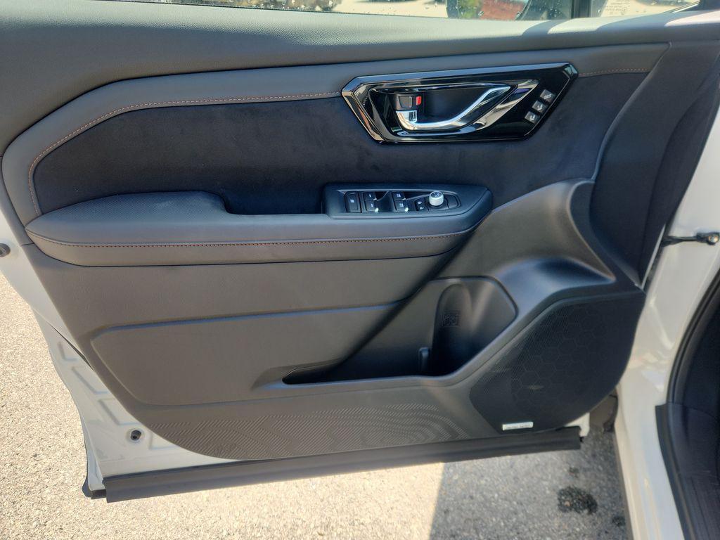 new 2025 Subaru Forester Hybrid car, priced at $43,371