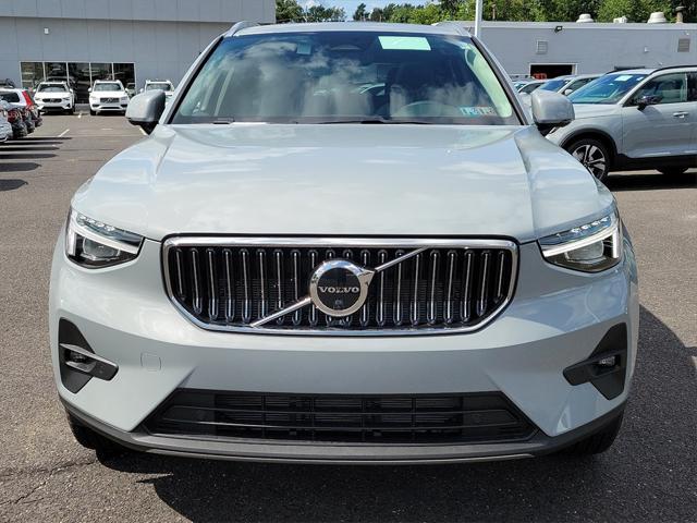 new 2025 Volvo XC40 car, priced at $52,215