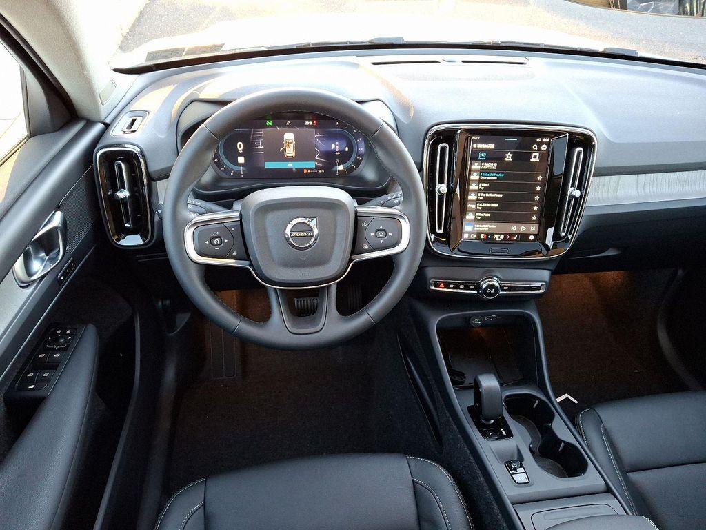 new 2025 Volvo XC40 car, priced at $46,015