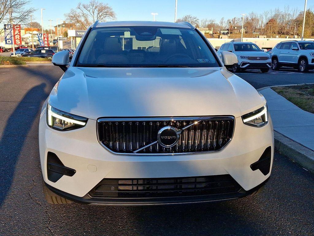 new 2025 Volvo XC40 car, priced at $46,015