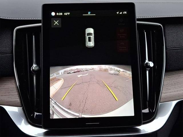 new 2025 Volvo XC90 car, priced at $65,895