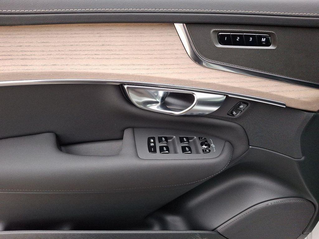 new 2025 Volvo XC90 car, priced at $62,895