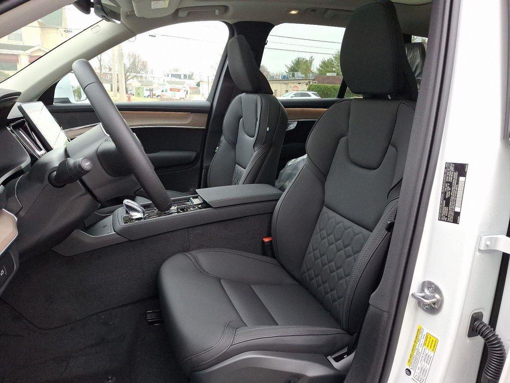 new 2025 Volvo XC90 car, priced at $62,895