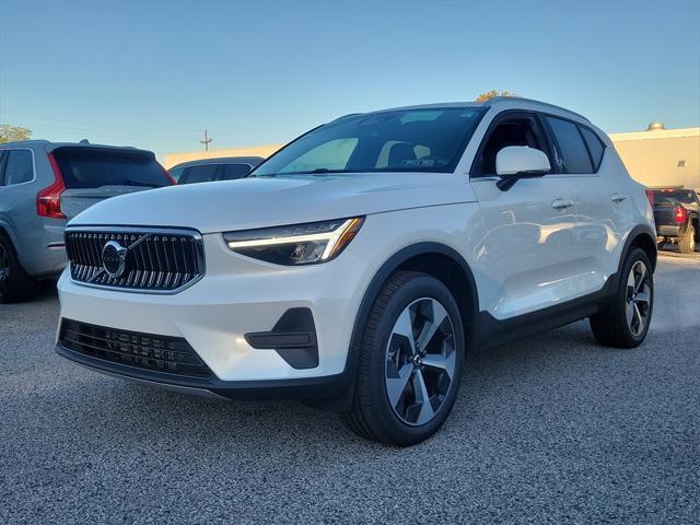 new 2025 Volvo XC40 car, priced at $46,015