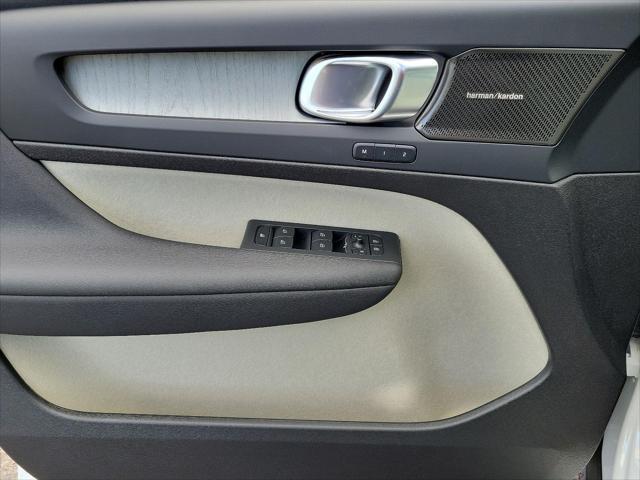 new 2025 Volvo XC40 car, priced at $49,565