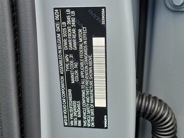 new 2025 Volvo XC40 car, priced at $52,215