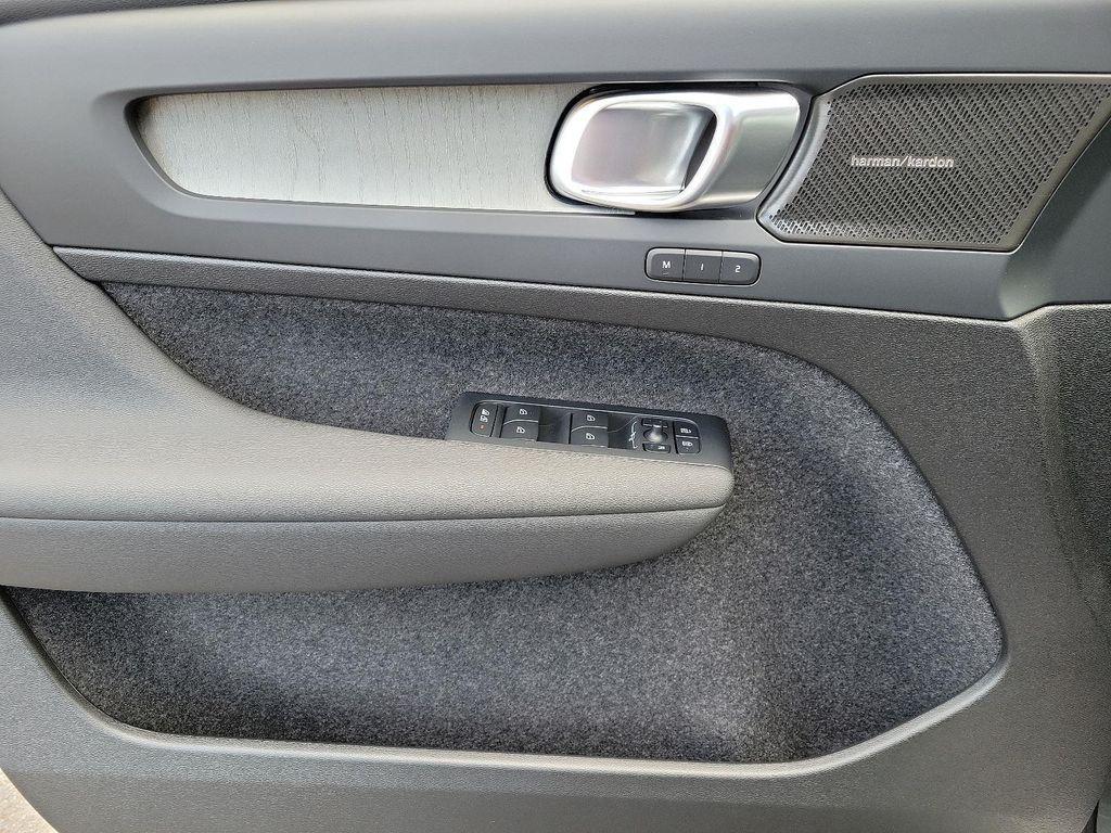 new 2025 Volvo XC40 car, priced at $52,215