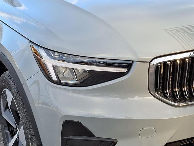 new 2025 Volvo XC40 car, priced at $46,015