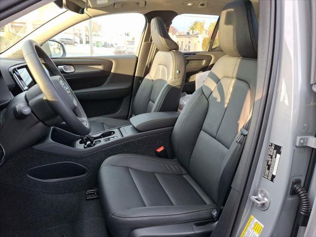 new 2025 Volvo XC40 car, priced at $46,015