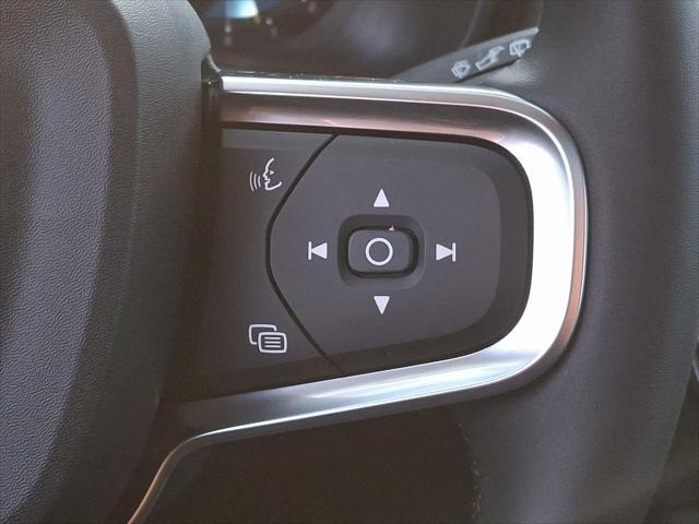 new 2025 Volvo XC40 car, priced at $46,015